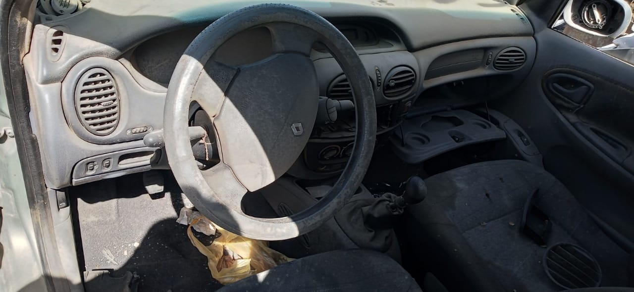  Renault MEGANE 2004    EN DESARME